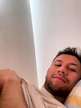 Snapshot of Michaell_Spinelly chatting on December 5, 2:58 pm Michaell Spinelly online show from December 5, 2:58 pm