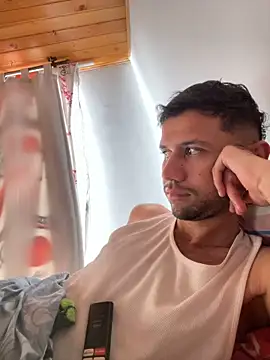 Snapshot of Michaell_Spinelly chatting on December 14, 2:44 pm Michaell Spinelly online show from December 14, 2:44 pm