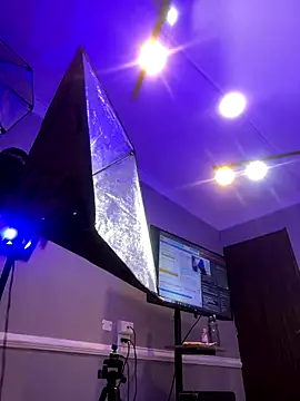 CharlesBrown  online show from December 16, 11:37 am