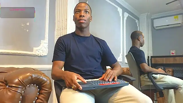 Snapshot of CharlesBrown_ chatting on December 22, 12:02 pm CharlesBrown online show from December 22, 12:02 pm