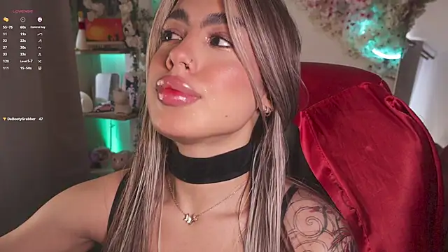 Snapshot of Miila_snow chatting on September 9, 2:16 pm Miila snow online show from September 9, 2:16 pm