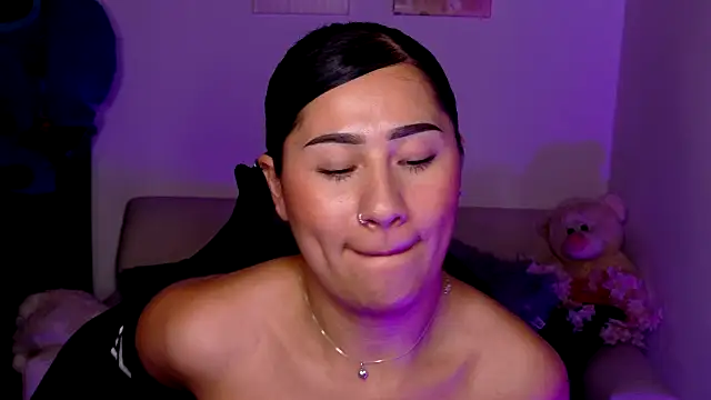 evelyn ch  online show from February 13, 7:10 pm