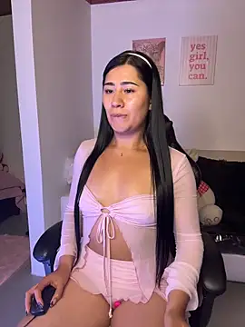evelyn ch  online show from March 31, 8:31 pm