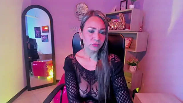 Stefy Zea online show from December 3, 5:00 pm