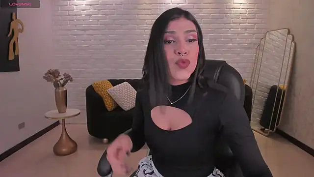 SarahYates online show from November 21, 4:22 am