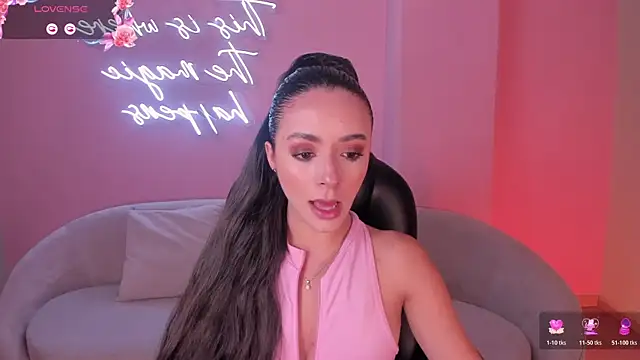 Snapshot of IsabellaMoreau chatting on August 7, 8:11 pm IsabellaMoreau online show from August 7, 8:11 pm