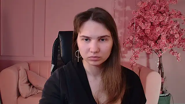 Snapshot of TessaMill chatting on June 17, 5:43 am TessaMill online show from June 17, 5:43 am