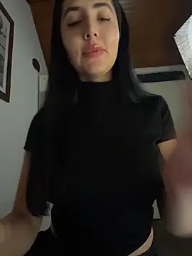 Snapshot of oh_nina chatting on June 14, 12:19 am oh nina online show from June 14, 12:19 am