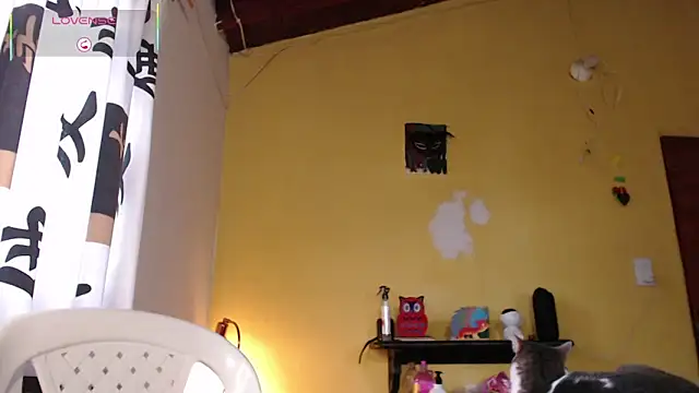 Emma Henderson online show from December 15, 12:31 pm