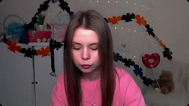 Snapshot of OceanicDawn chatting on October 31, 6:03 am OceanicDawn online show from October 31, 6:03 am