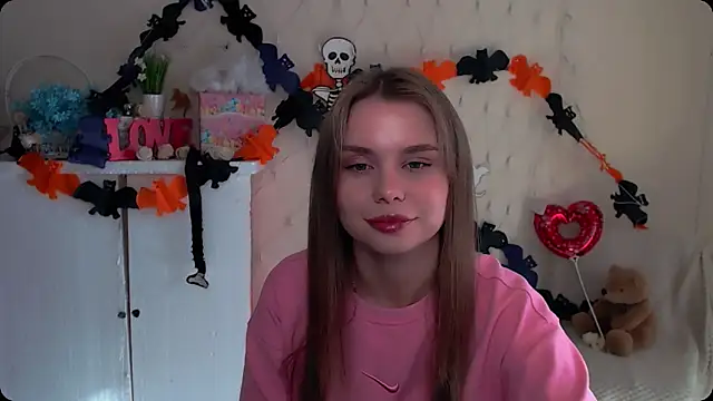 Snapshot of OceanicDawn chatting on November 2, 9:11 am OceanicDawn online show from November 2, 9:11 am