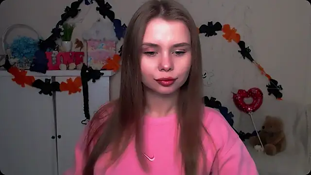 Snapshot of OceanicDawn chatting on November 3, 6:47 am OceanicDawn online show from November 3, 6:47 am