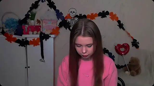 Snapshot of OceanicDawn chatting on November 5, 6:13 am OceanicDawn online show from November 5, 6:13 am