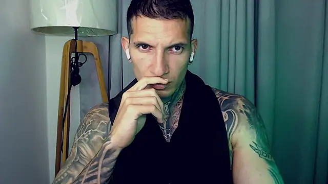 Snapshot of Shane_Clay chatting on November 25, 12:10 am Shane Clay online show from November 25, 12:10 am