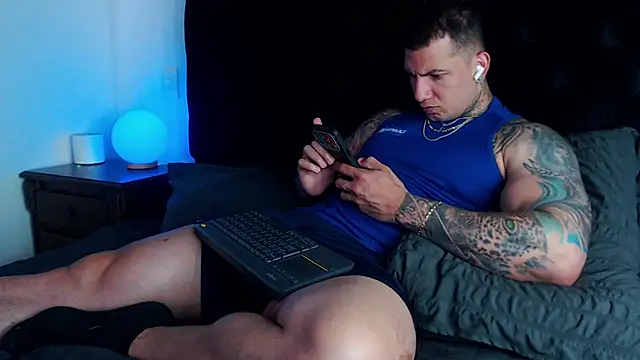 Snapshot of Shane_Clay chatting on May 31, 6:42 pm Shane Clay online show from May 31, 6:42 pm