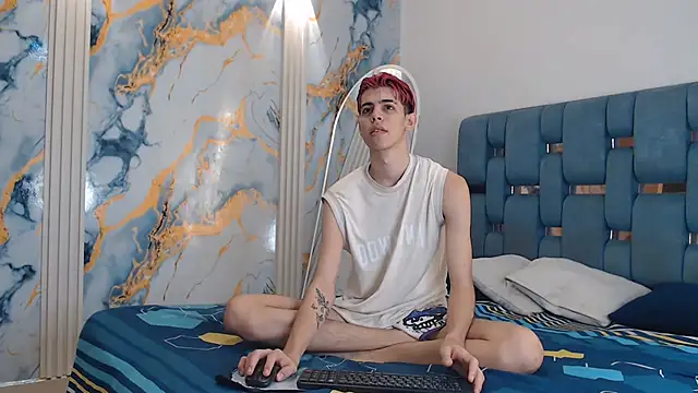 TWINKS FRIENDS online show from May 31, 5:26 am