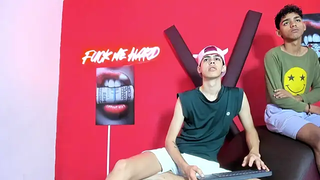 TWINKS FRIENDS online show from June 15, 1:24 pm