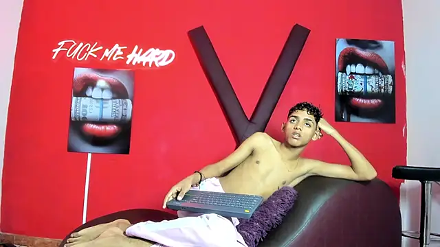 TWINKS FRIENDS online show from June 19, 1:37 pm