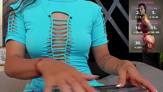 Snapshot of zoe_martins_ chatting on October 30, 5:24 pm zoe martins online show from October 30, 5:24 pm