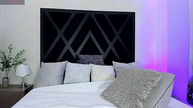 zoe martins  online show from July 12, 1:13 pm
