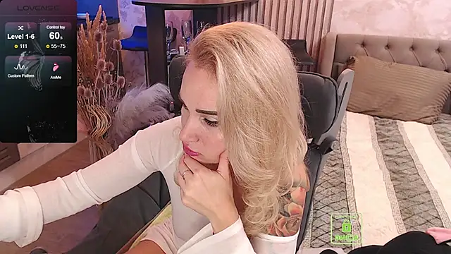 Snapshot of FreeBerryMILF chatting on December 14, 8:35 pm FreeBerryMILF online show from December 14, 8:35 pm