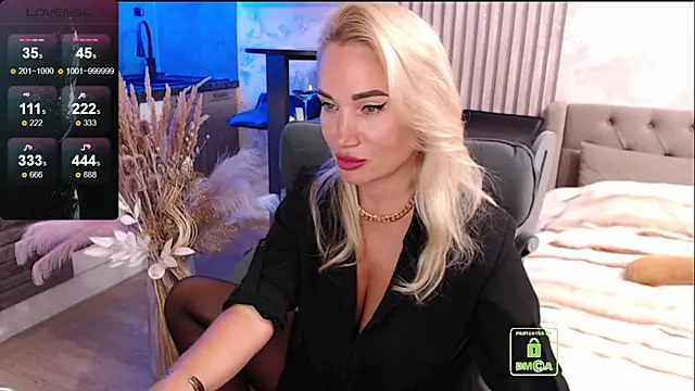 Snapshot of FreeBerryMILF chatting on June 6, 6:56 pm FreeBerryMILF online show from June 6, 6:56 pm