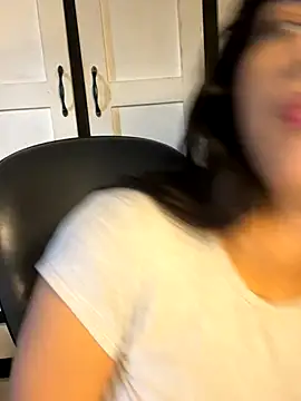 Snapshot of chicachocolate01 chatting on November 3, 6:31 pm chicachocolate01 online show from November 3, 6:31 pm