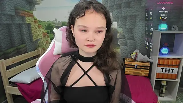 Snapshot of EmilyChaves chatting on September 12, 7:14 pm EmilyChaves online show from September 12, 7:14 pm