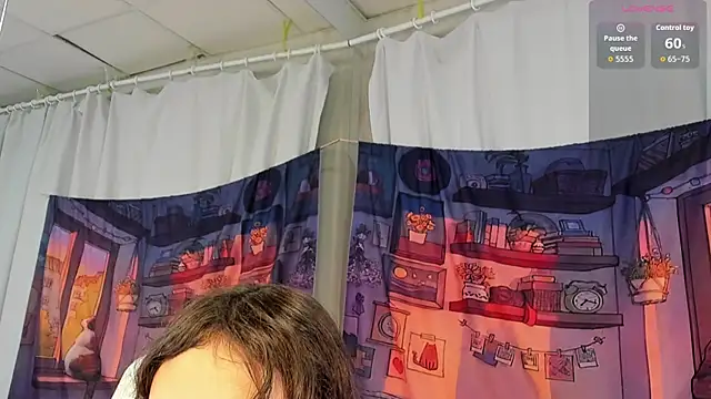 EmilyChaves online show from November 10, 6:29 pm