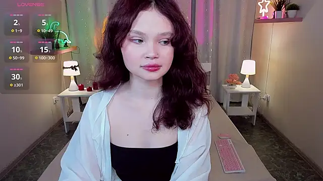 Snapshot of EmilyChaves chatting on June 2, 6:48 am EmilyChaves online show from June 2, 6:48 am