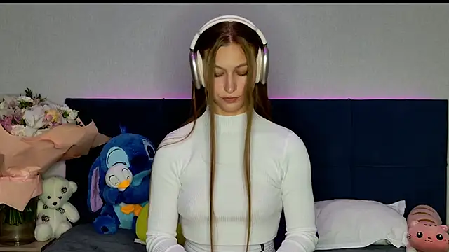 MissEmilyMiller online show from October 13, 5:46 pm