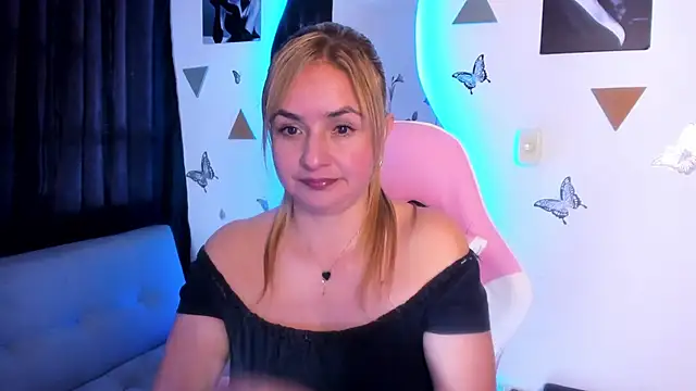 luciamature  online show from December 1, 8:47 pm