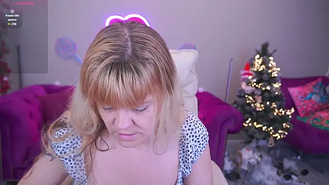 Snapshot of BellaLaPetit chatting on January 8, 1:35 pm BellaLaPetit online show from January 8, 1:35 pm