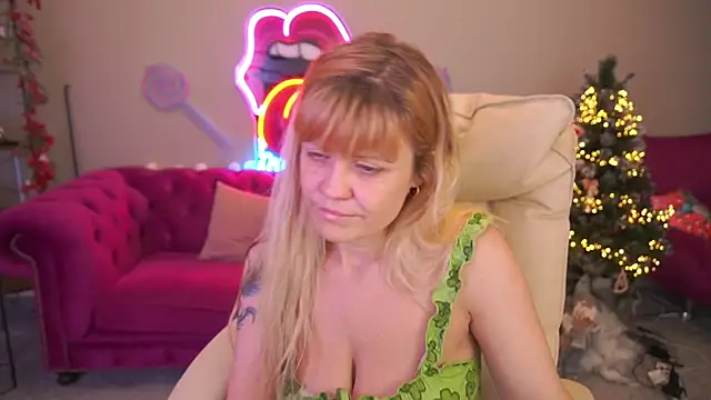 Snapshot of BellaLaPetit chatting on January 13, 1:49 pm BellaLaPetit online show from January 13, 1:49 pm