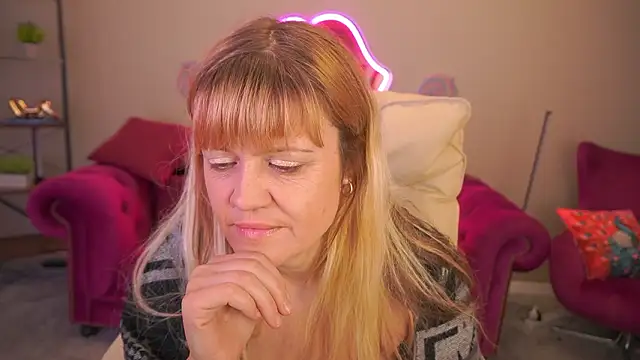 Snapshot of BellaLaPetit chatting on February 2, 2:38 pm BellaLaPetit online show from February 2, 2:38 pm