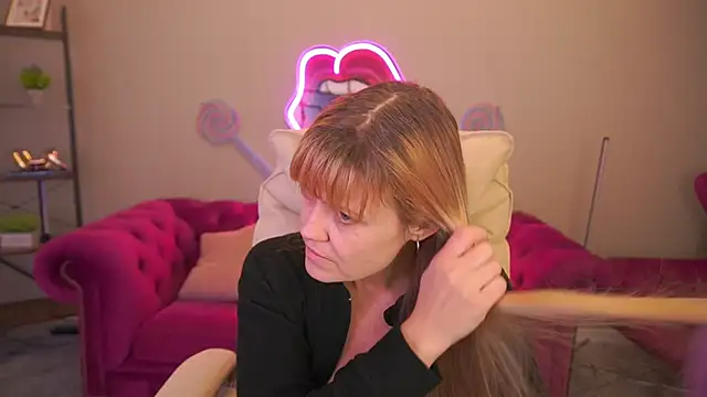 Snapshot of BellaLaPetit chatting on February 3, 3:17 pm BellaLaPetit online show from February 3, 3:17 pm