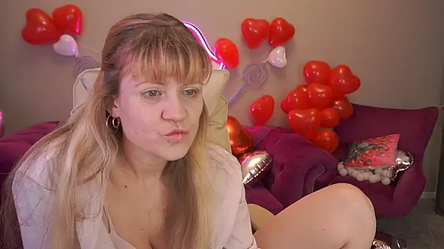 Snapshot of BellaLaPetit chatting on February 15, 1:41 pm BellaLaPetit online show from February 15, 1:41 pm