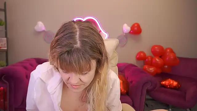 Snapshot of BellaLaPetit chatting on February 21, 1:56 pm BellaLaPetit online show from February 21, 1:56 pm