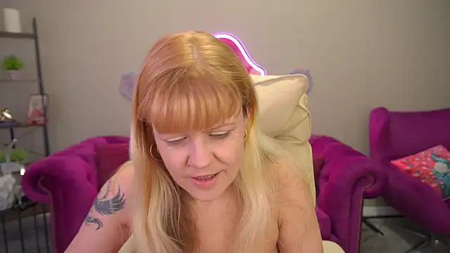 Snapshot of BellaLaPetit chatting on March 7, 1:08 pm BellaLaPetit online show from March 7, 1:08 pm