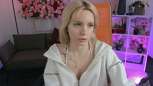 AuroraWrenfield online show from March 13, 4:19 am