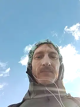 Snapshot of KokosMartin chatting on October 2, 10:44 am KokosMartin online show from October 2, 10:44 am