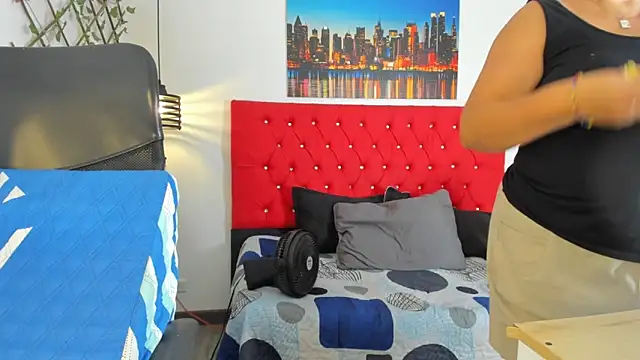 carolinacrus01 online show from November 22, 4:39 pm