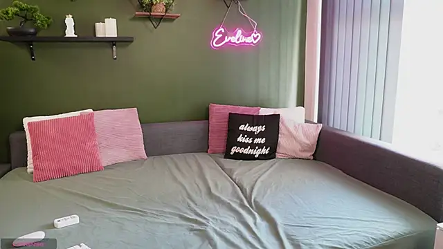 Snapshot of Eveline_Beauty_Kitty chatting on May 23, 9:13 am Eveline Beauty Kitty online show from May 23, 9:13 am
