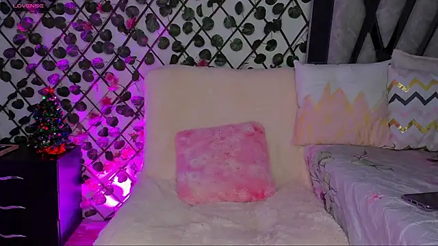 isabel jaames online show from November 30, 6:23 pm