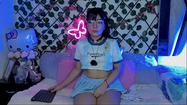 Snapshot of isabel_jaames chatting on May 28, 10:07 pm isabel jaames online show from May 28, 10:07 pm