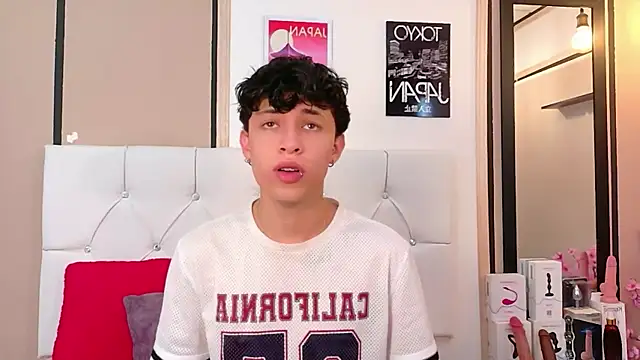 Axel  Evans online show from February 7, 12:42 pm