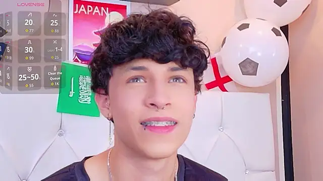 Snapshot of Axel__Evans chatting on June 18, 1:59 pm Axel Evans online show from June 18, 1:59 pm