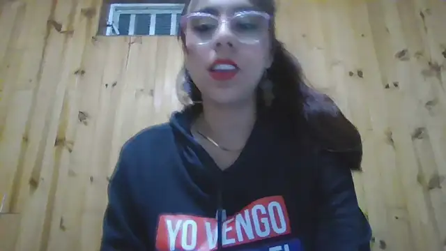 Snapshot of Roselingalvis13 chatting on September 22, 2:13 am Roselingalvis13 online show from September 22, 2:13 am