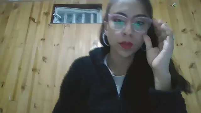 Snapshot of Roselingalvis13 chatting on September 28, 2:28 am Roselingalvis13 online show from September 28, 2:28 am