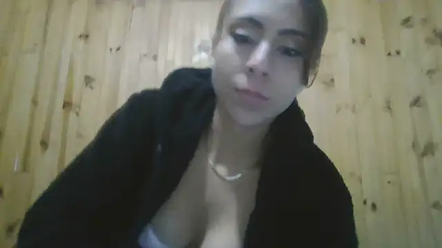 Snapshot of Roselingalvis13 chatting on October 4, 3:26 am Roselingalvis13 online show from October 4, 3:26 am